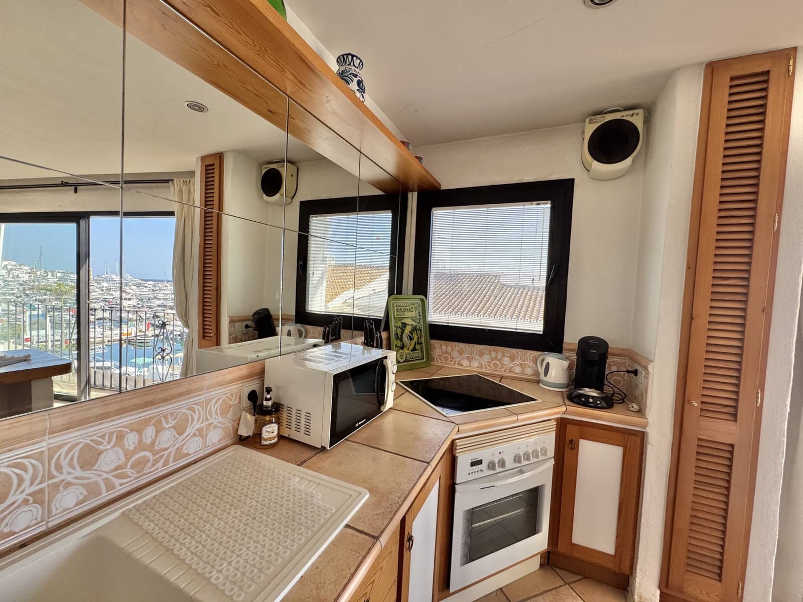 Apartamento de 2 habitaciones en Puerto Banus en venta - 819.000 € (Ref: 9894475)