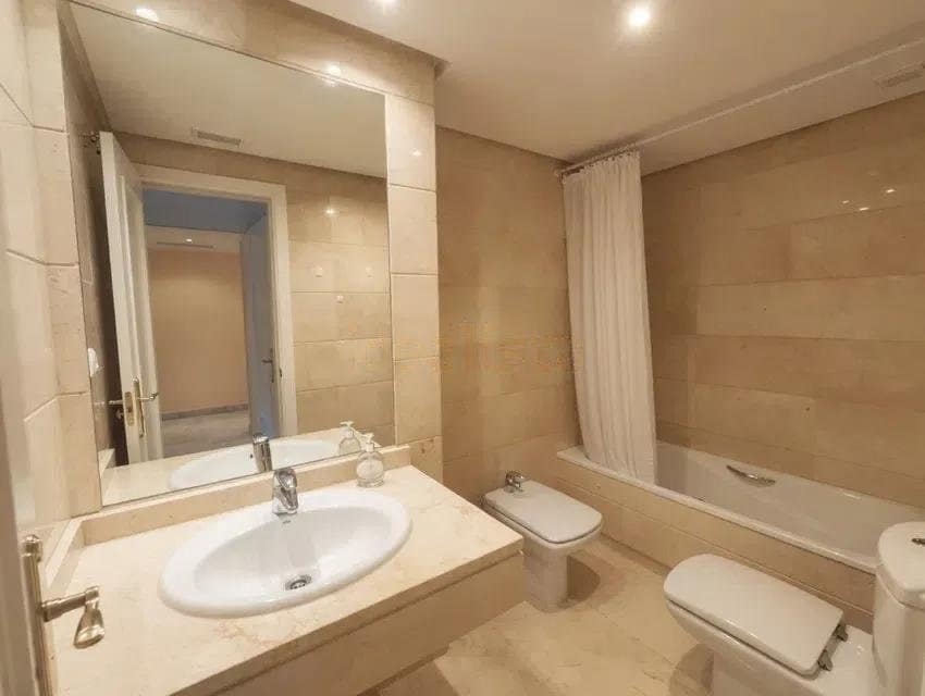 2 Zimmer Apartment zu verkaufen in Marbella mit Pool Garage - 395.000 € (Ref: 9900659)