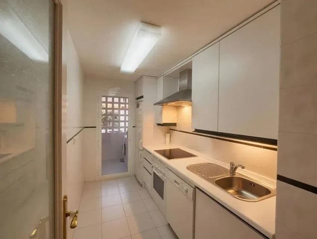 2 Zimmer Apartment zu verkaufen in Marbella mit Pool Garage - 395.000 € (Ref: 9900659)