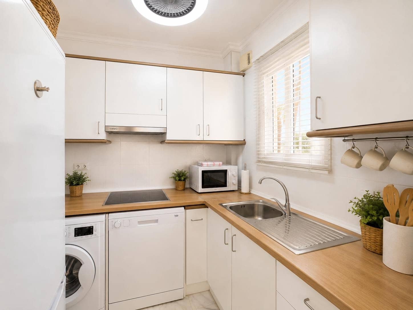2 slaapkamer Appartement te koop in El Faro met zwembad - € 280.000 (Ref: 9900660)
