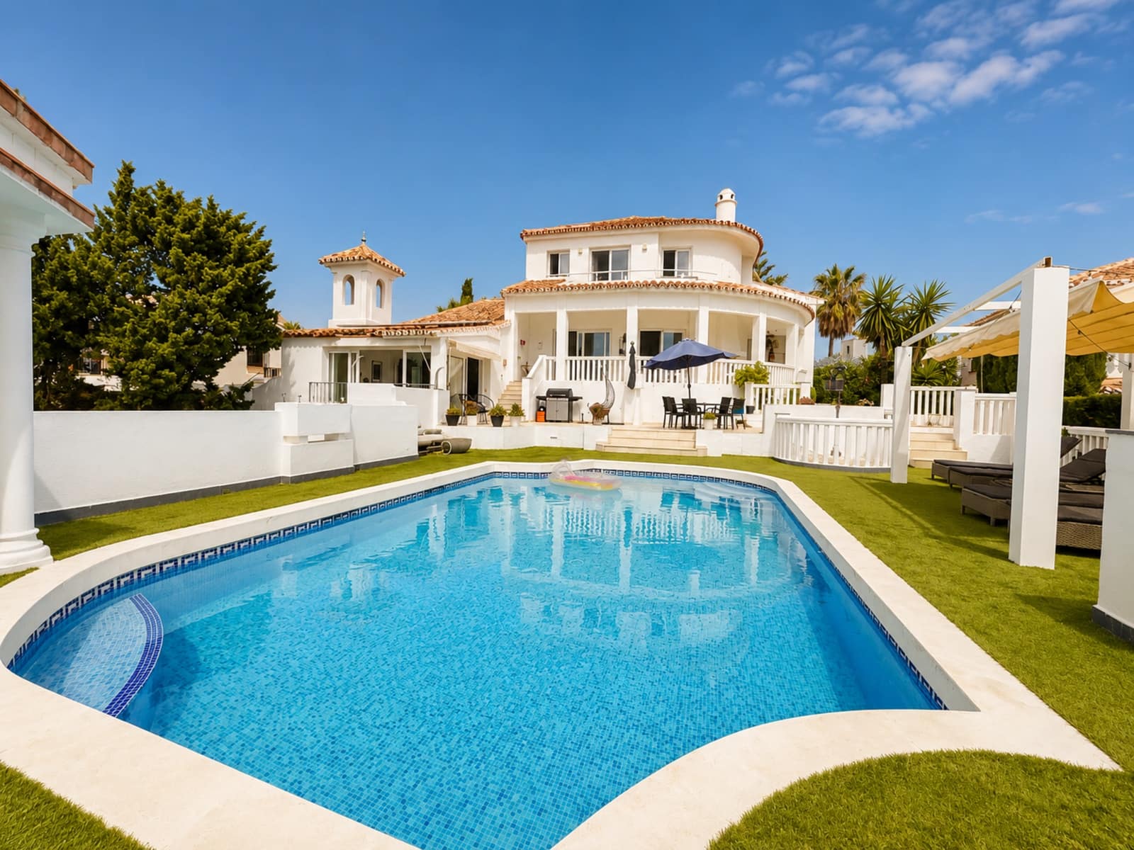 6 quarto Moradia para venda em Mijas Costa com piscina garagem - 1 450 000 € (Ref: 9904651)