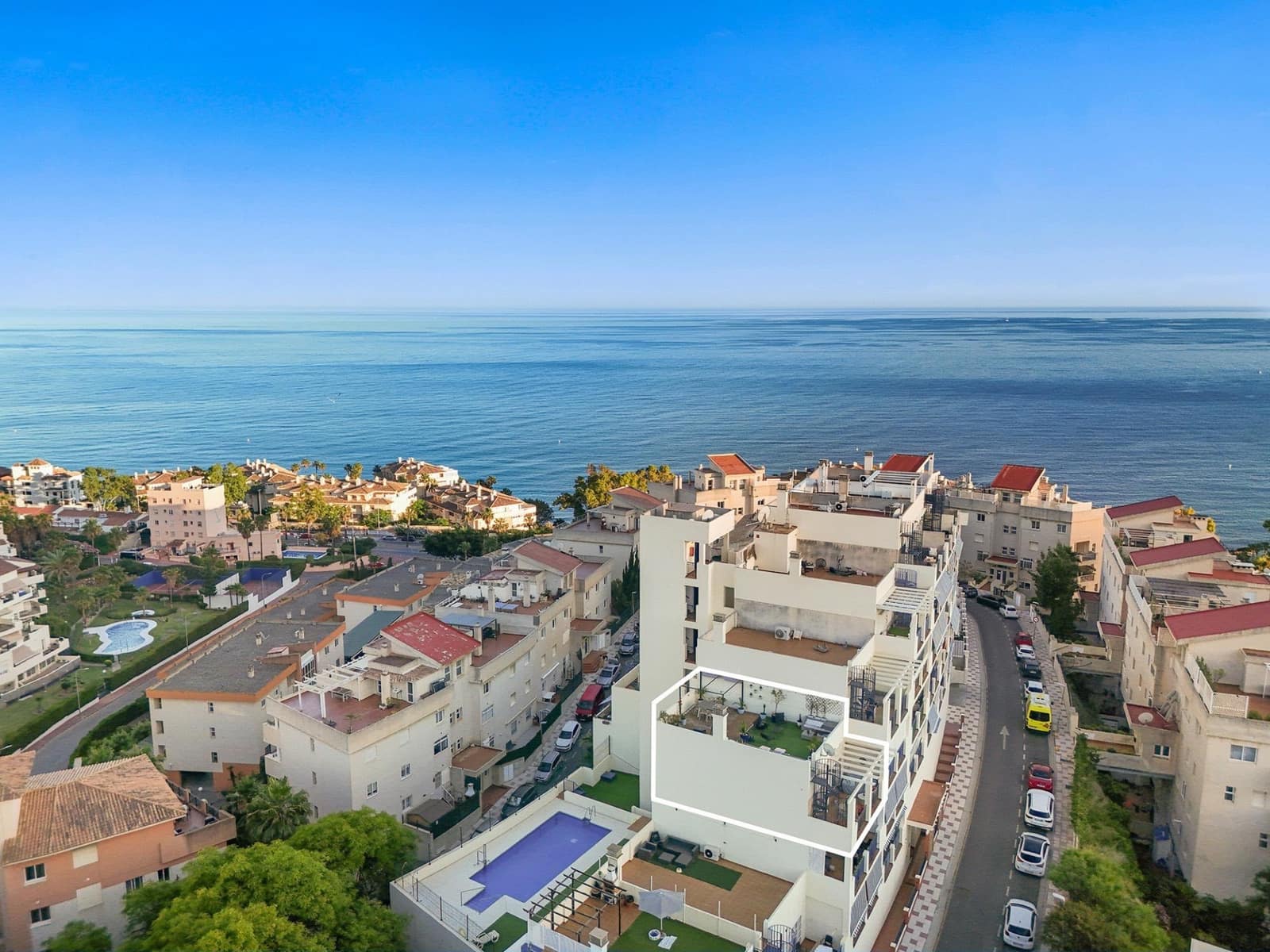 2 soverom Penthouse til salgs i Torrequebrada med svømmebasseng garasje - € 419 000 (Ref: 9924655)