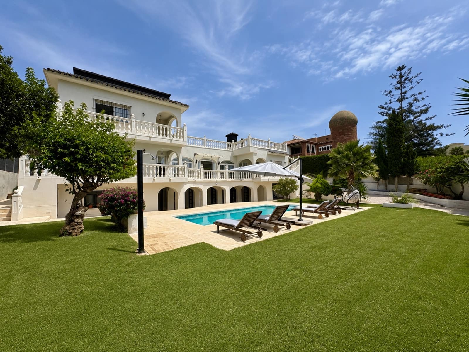 9 soverom Villa til salgs i Mijas Costa med svømmebasseng garasje - € 1 695 000 (Ref: 9924657)
