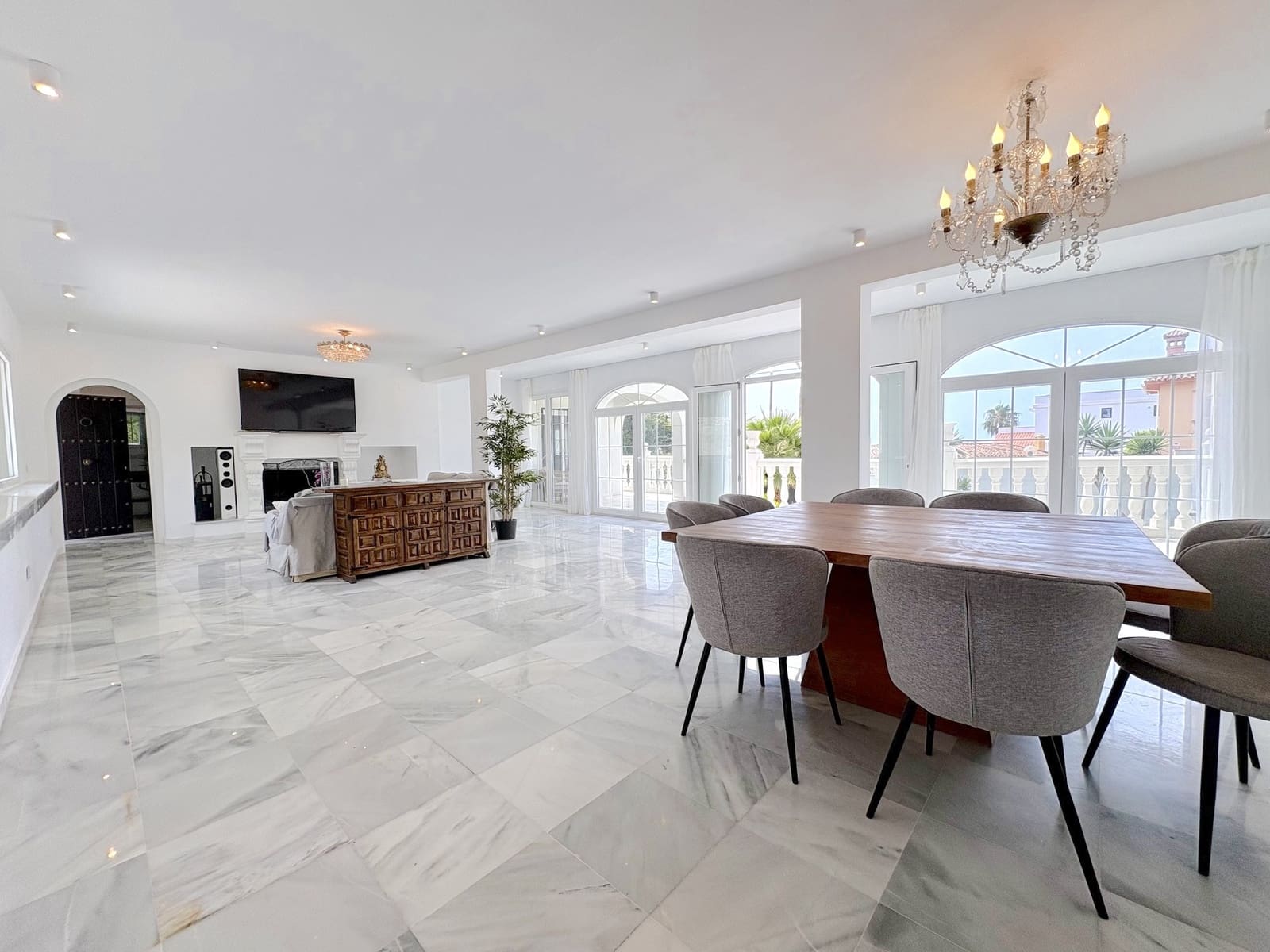 9 soverom Villa til salgs i Mijas Costa med svømmebasseng garasje - € 1 695 000 (Ref: 9924657)