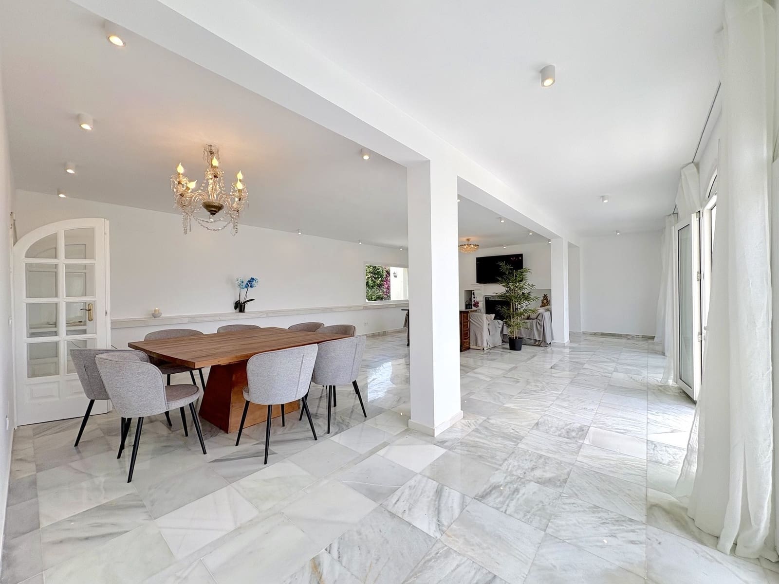 9 soverom Villa til salgs i Mijas Costa med svømmebasseng garasje - € 1 695 000 (Ref: 9924657)
