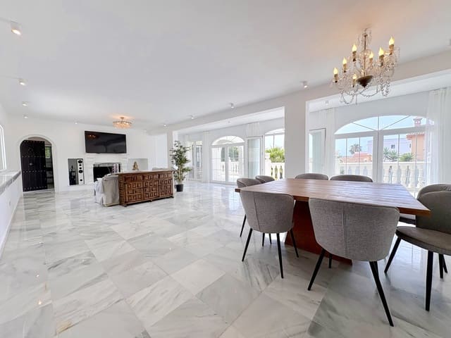 9 soverom Villa til salgs i Mijas Costa, Mijas med svømmebasseng garasje - € 1 695 000 (Ref: 9924657)