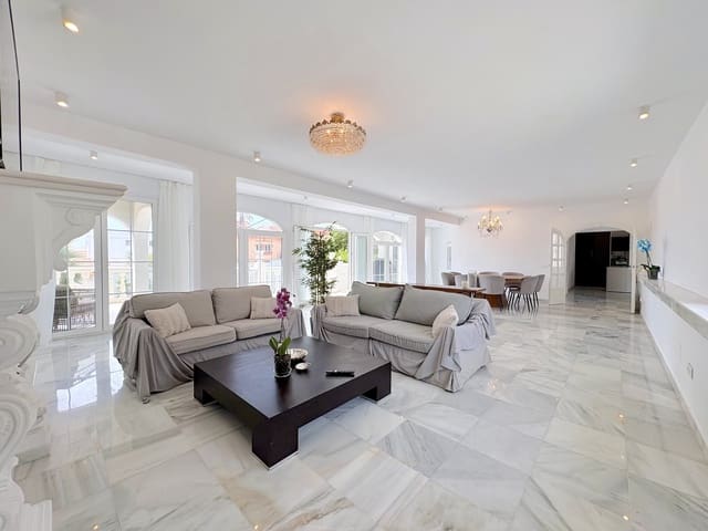 9 soverom Villa til salgs i Mijas Costa, Mijas med svømmebasseng garasje - € 1 695 000 (Ref: 9924657)