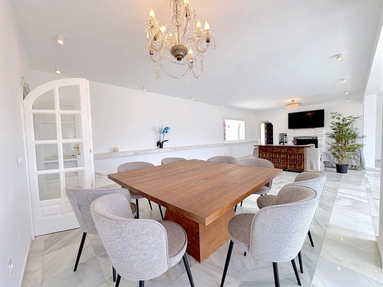9 soverom Villa til salgs i Mijas Costa med svømmebasseng garasje - € 1 695 000 (Ref: 9924657)