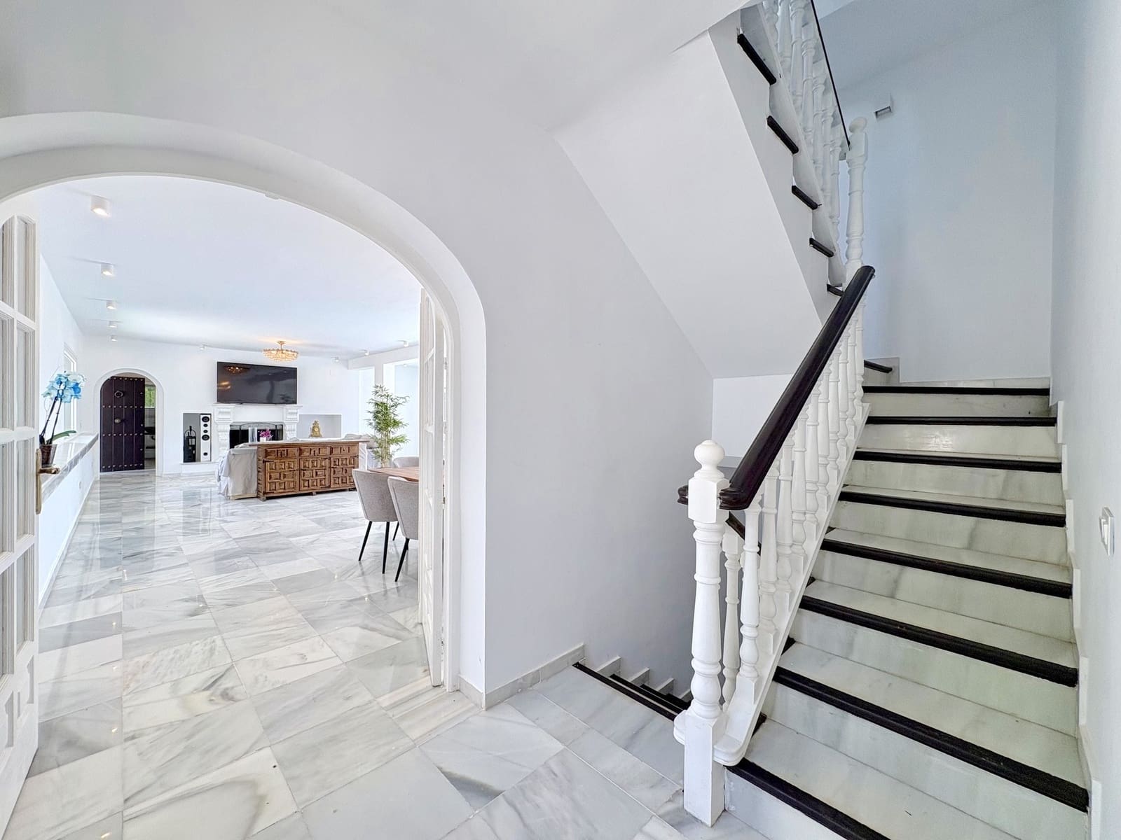 9 soverom Villa til salgs i Mijas Costa med svømmebasseng garasje - € 1 695 000 (Ref: 9924657)