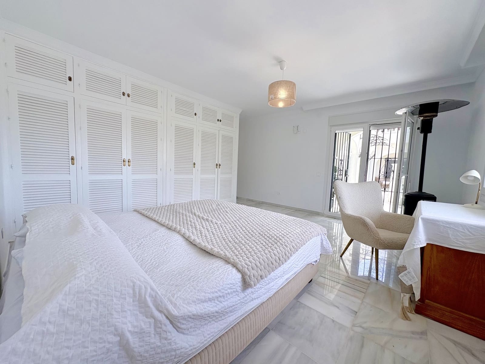 9 soverom Villa til salgs i Mijas Costa med svømmebasseng garasje - € 1 695 000 (Ref: 9924657)