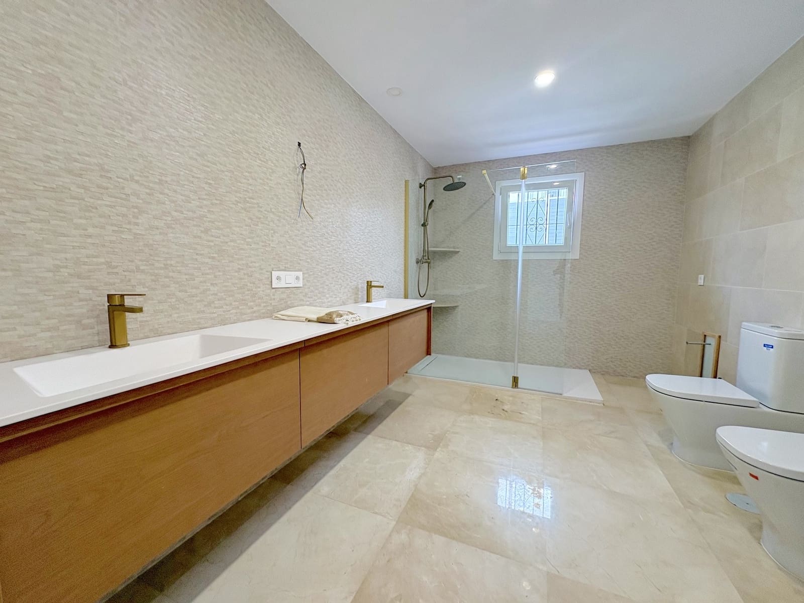 9 soverom Villa til salgs i Mijas Costa med svømmebasseng garasje - € 1 695 000 (Ref: 9924657)