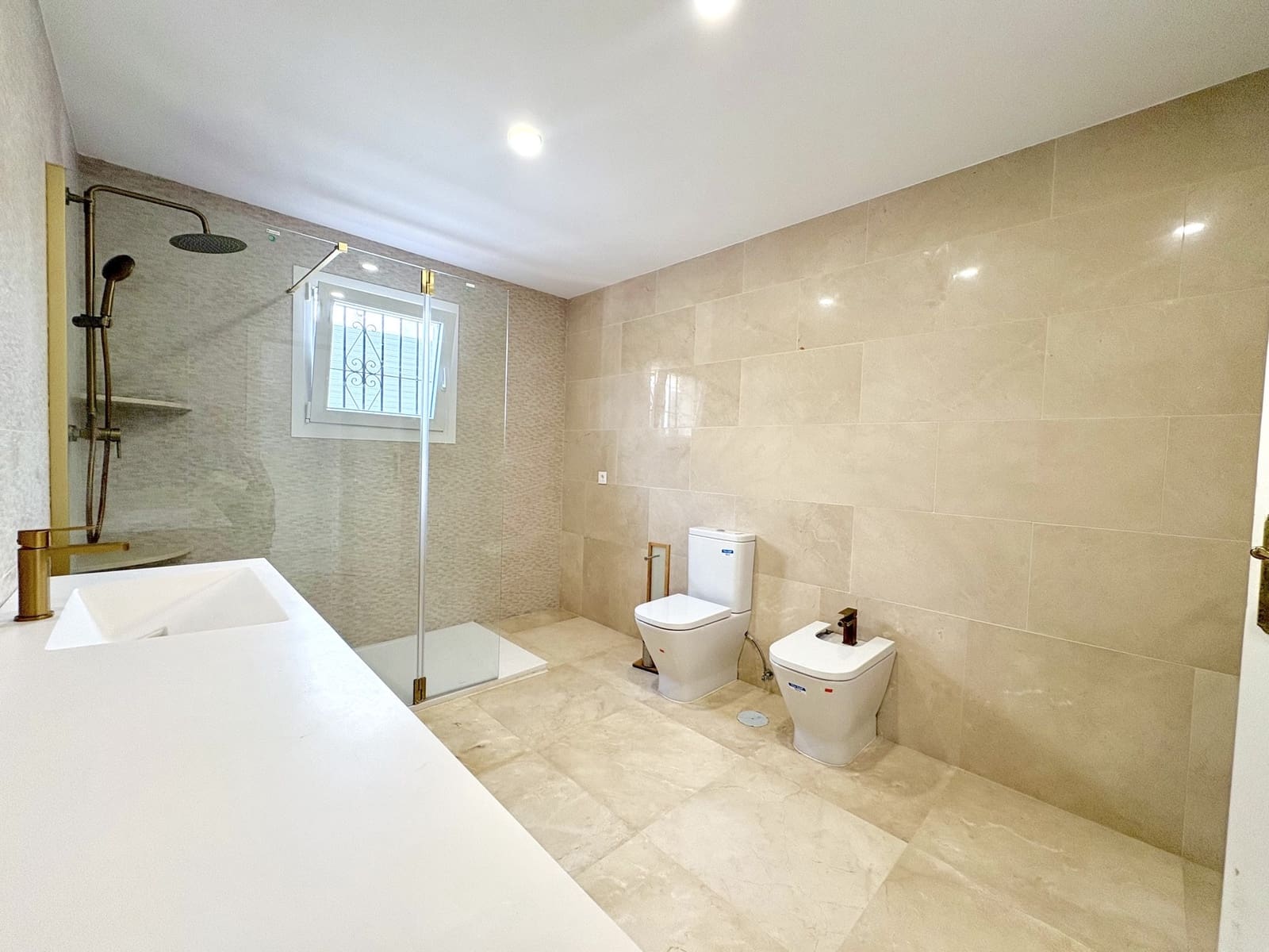 9 soverom Villa til salgs i Mijas Costa med svømmebasseng garasje - € 1 695 000 (Ref: 9924657)