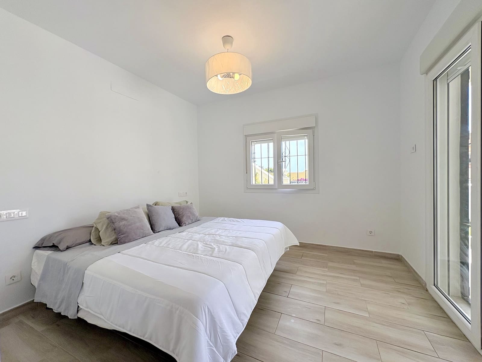 9 soverom Villa til salgs i Mijas Costa med svømmebasseng garasje - € 1 695 000 (Ref: 9924657)