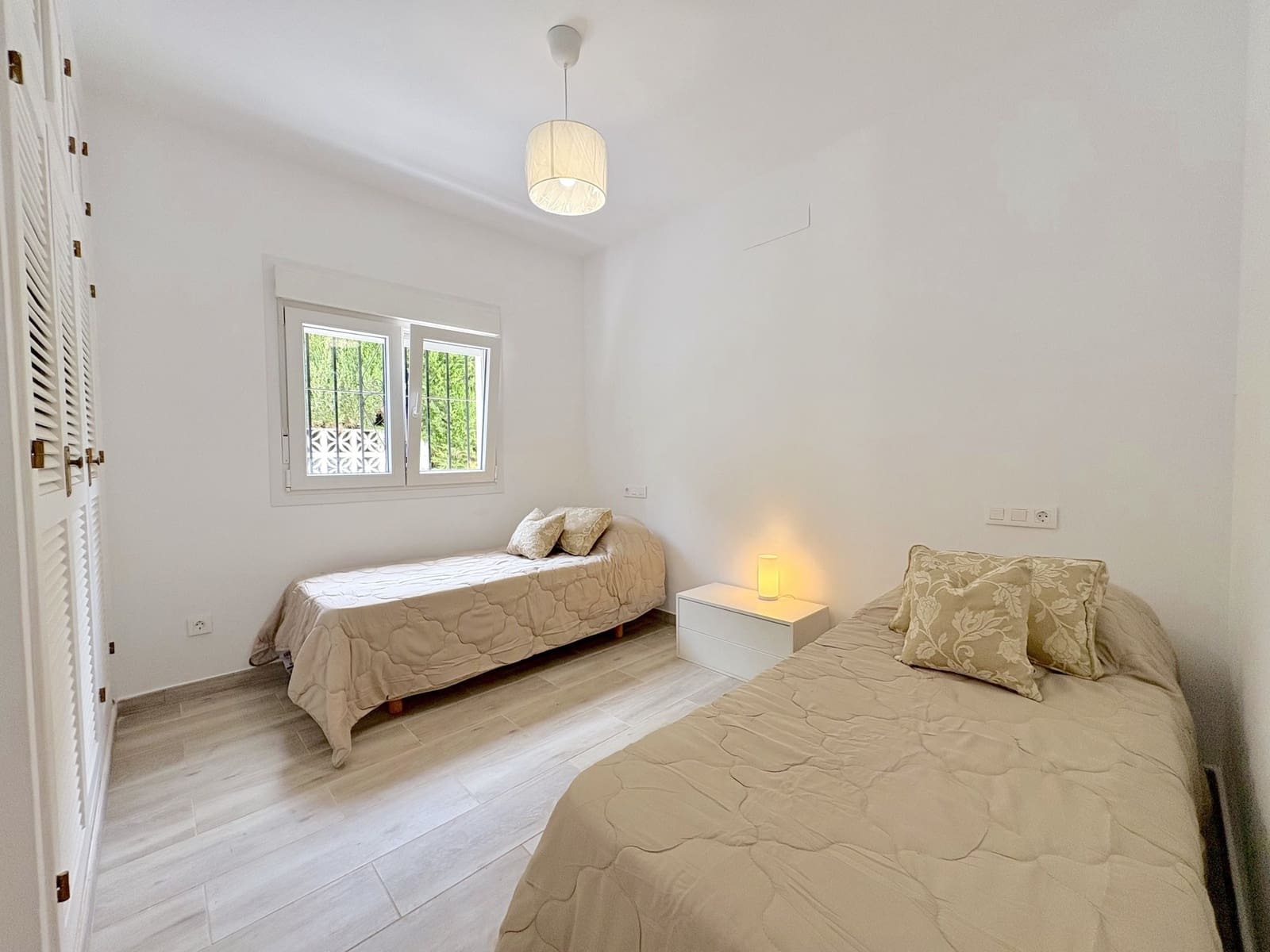 9 soverom Villa til salgs i Mijas Costa med svømmebasseng garasje - € 1 695 000 (Ref: 9924657)