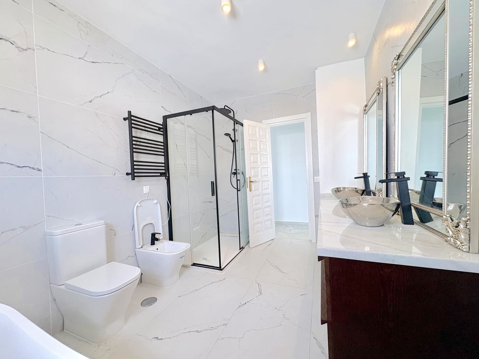 9 soverom Villa til salgs i Mijas Costa med svømmebasseng garasje - € 1 695 000 (Ref: 9924657)