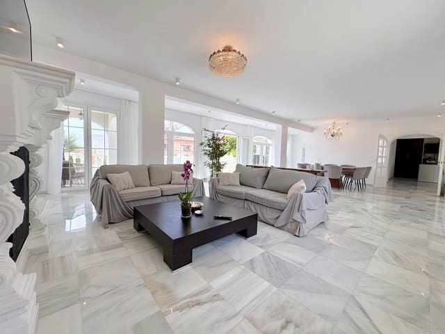 9 soverom Villa til salgs i Mijas Costa, Mijas med svømmebasseng garasje - € 1 695 000 (Ref: 9924657)