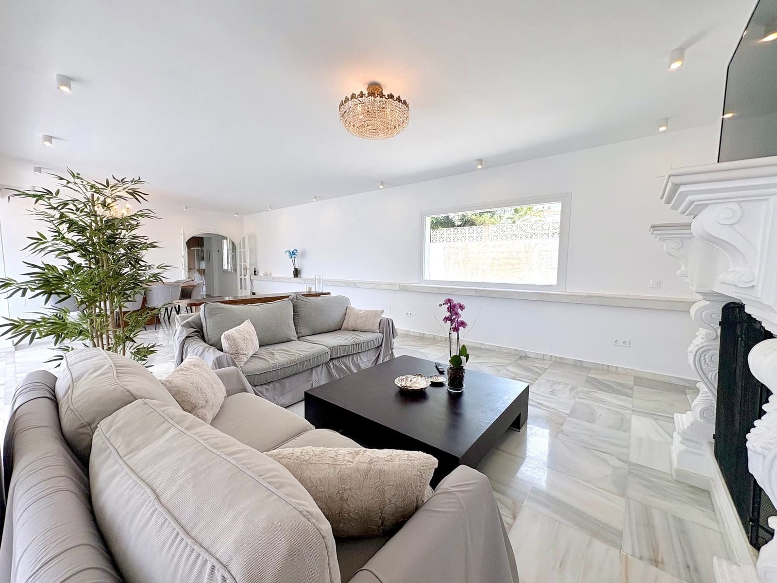 9 soverom Villa til salgs i Mijas Costa med svømmebasseng garasje - € 1 695 000 (Ref: 9924657)