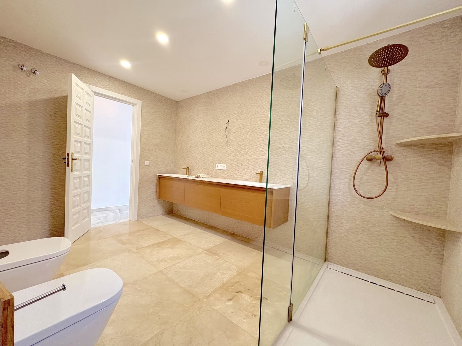 9 soverom Villa til salgs i Mijas Costa med svømmebasseng garasje - € 1 695 000 (Ref: 9924657)