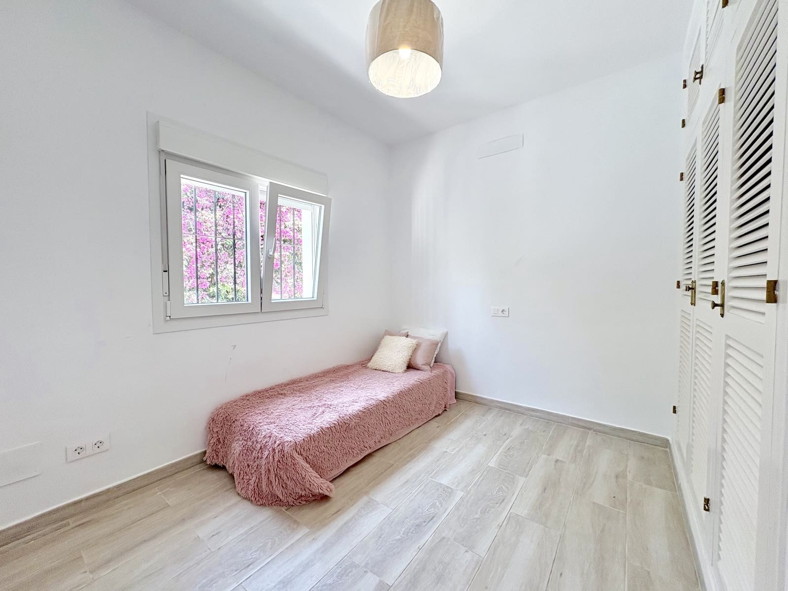 9 soverom Villa til salgs i Mijas Costa med svømmebasseng garasje - € 1 695 000 (Ref: 9924657)