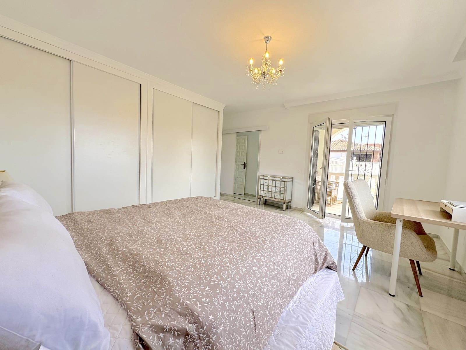 9 soverom Villa til salgs i Mijas Costa med svømmebasseng garasje - € 1 695 000 (Ref: 9924657)