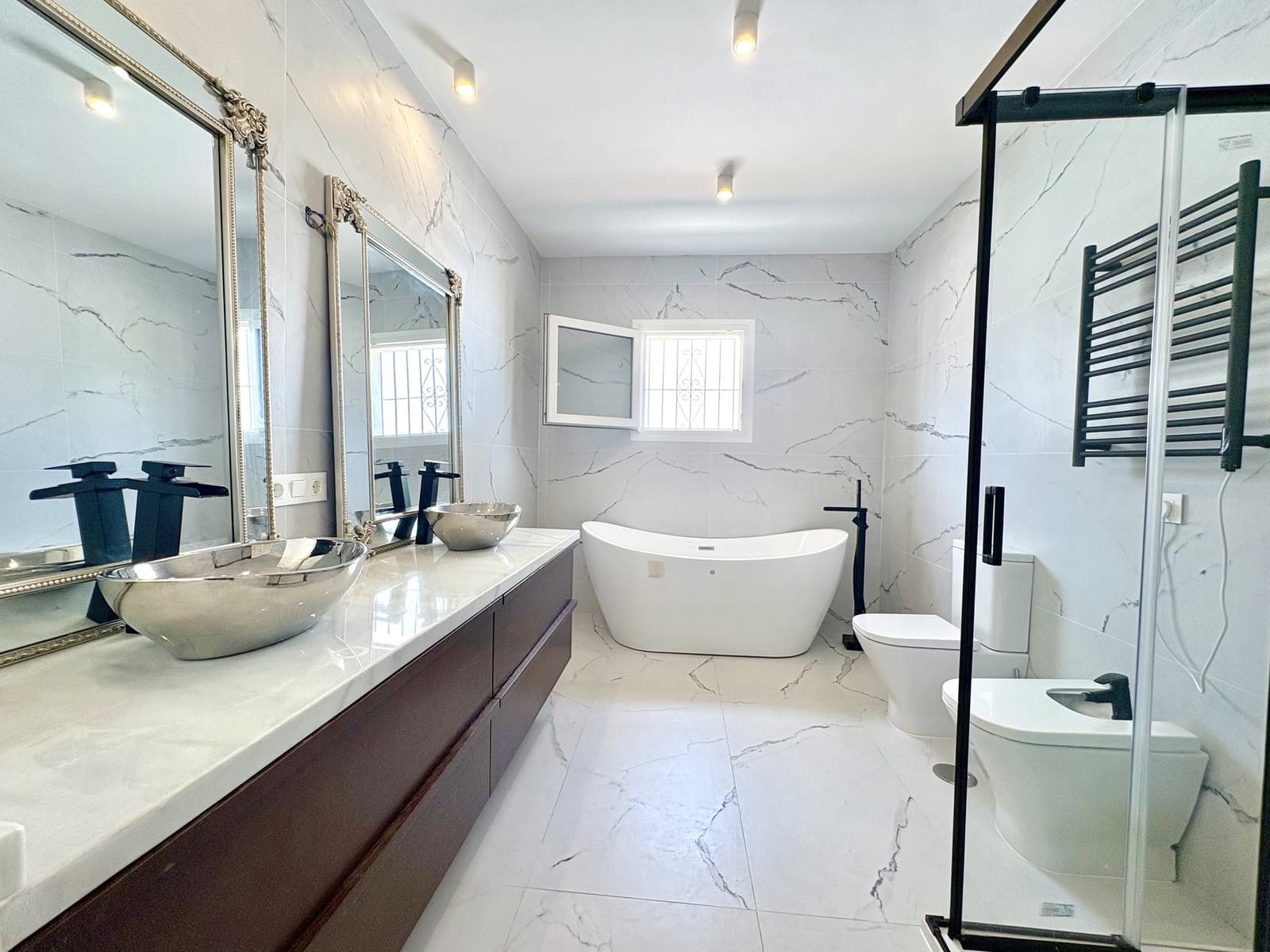 9 soverom Villa til salgs i Mijas Costa med svømmebasseng garasje - € 1 695 000 (Ref: 9924657)