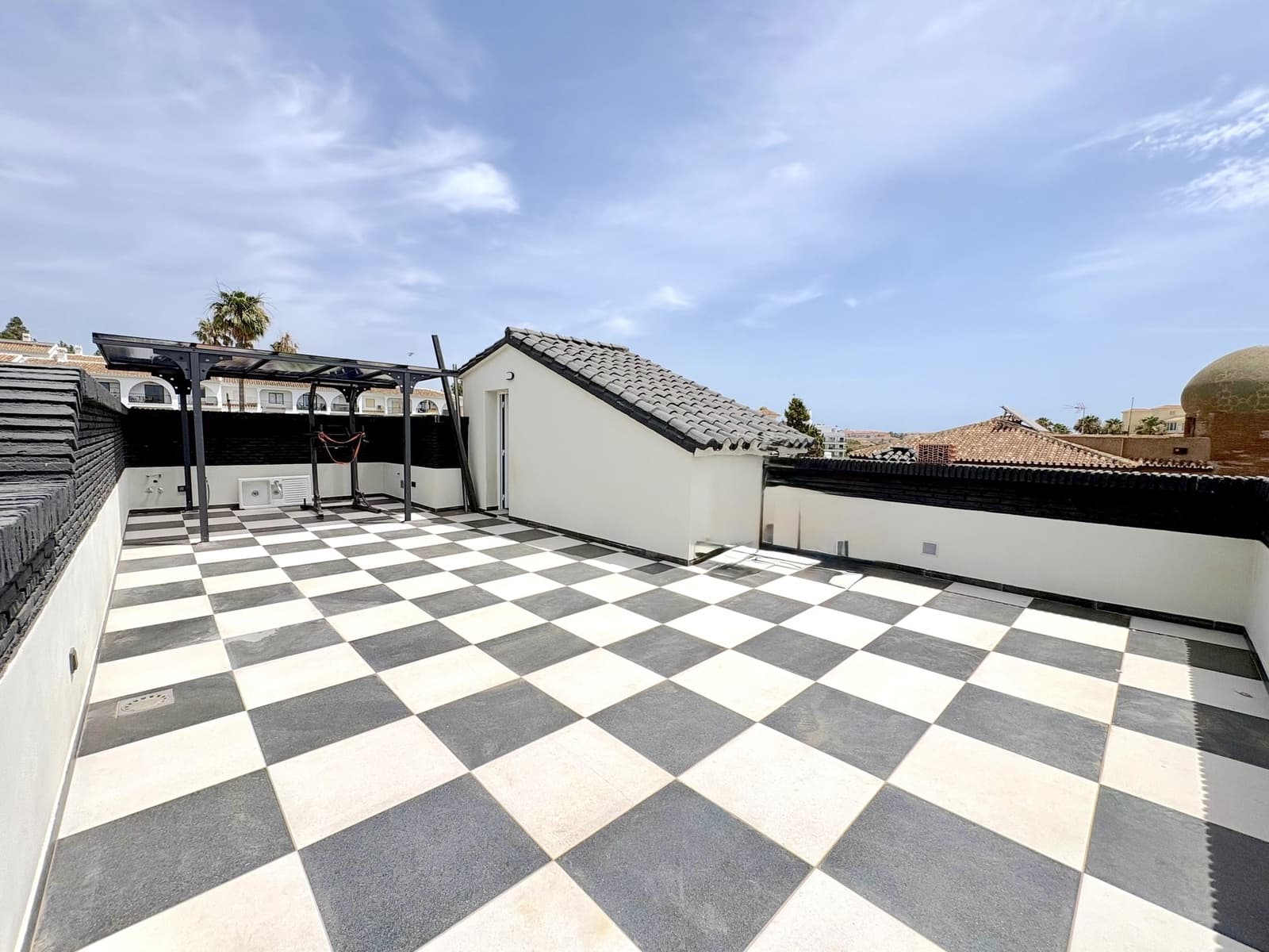 9 soverom Villa til salgs i Mijas Costa med svømmebasseng garasje - € 1 695 000 (Ref: 9924657)
