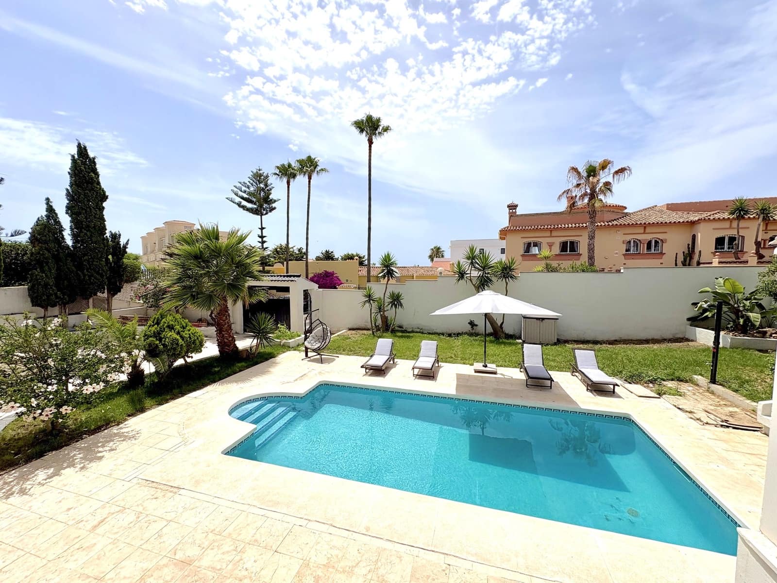 9 soverom Villa til salgs i Mijas Costa med svømmebasseng garasje - € 1 695 000 (Ref: 9924657)