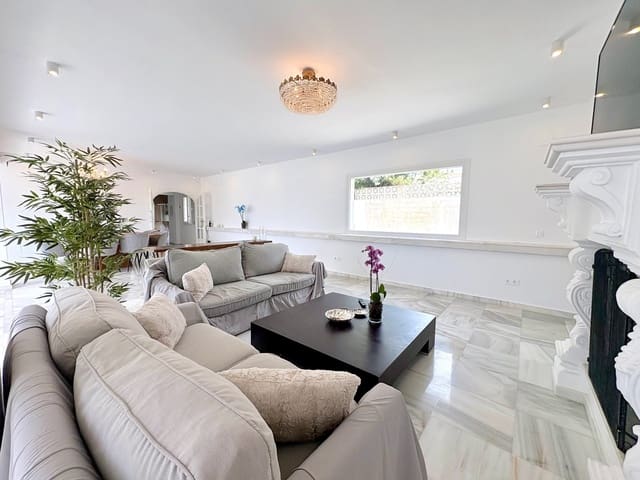 9 soverom Villa til salgs i Mijas Costa, Mijas med svømmebasseng garasje - € 1 695 000 (Ref: 9924657)