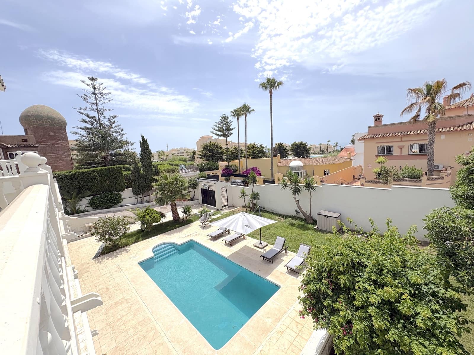 9 soverom Villa til salgs i Mijas Costa med svømmebasseng garasje - € 1 695 000 (Ref: 9924657)