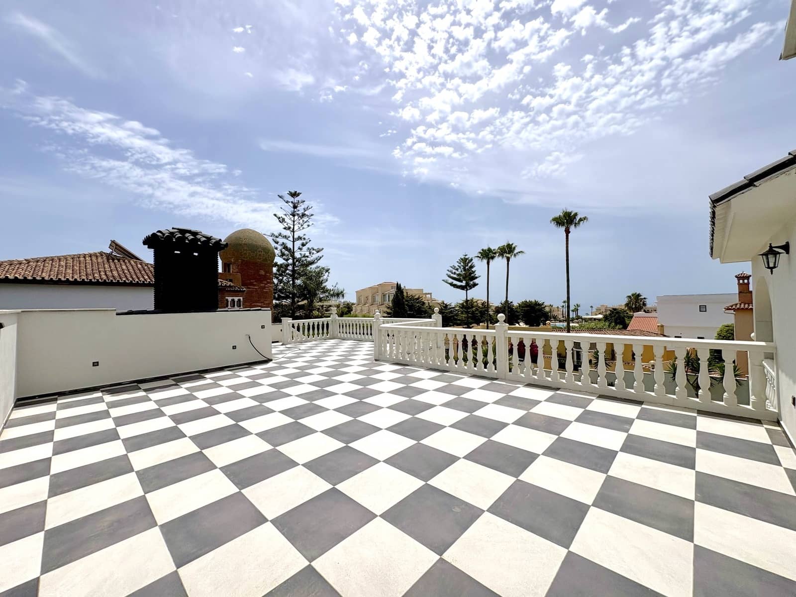 9 soverom Villa til salgs i Mijas Costa med svømmebasseng garasje - € 1 695 000 (Ref: 9924657)