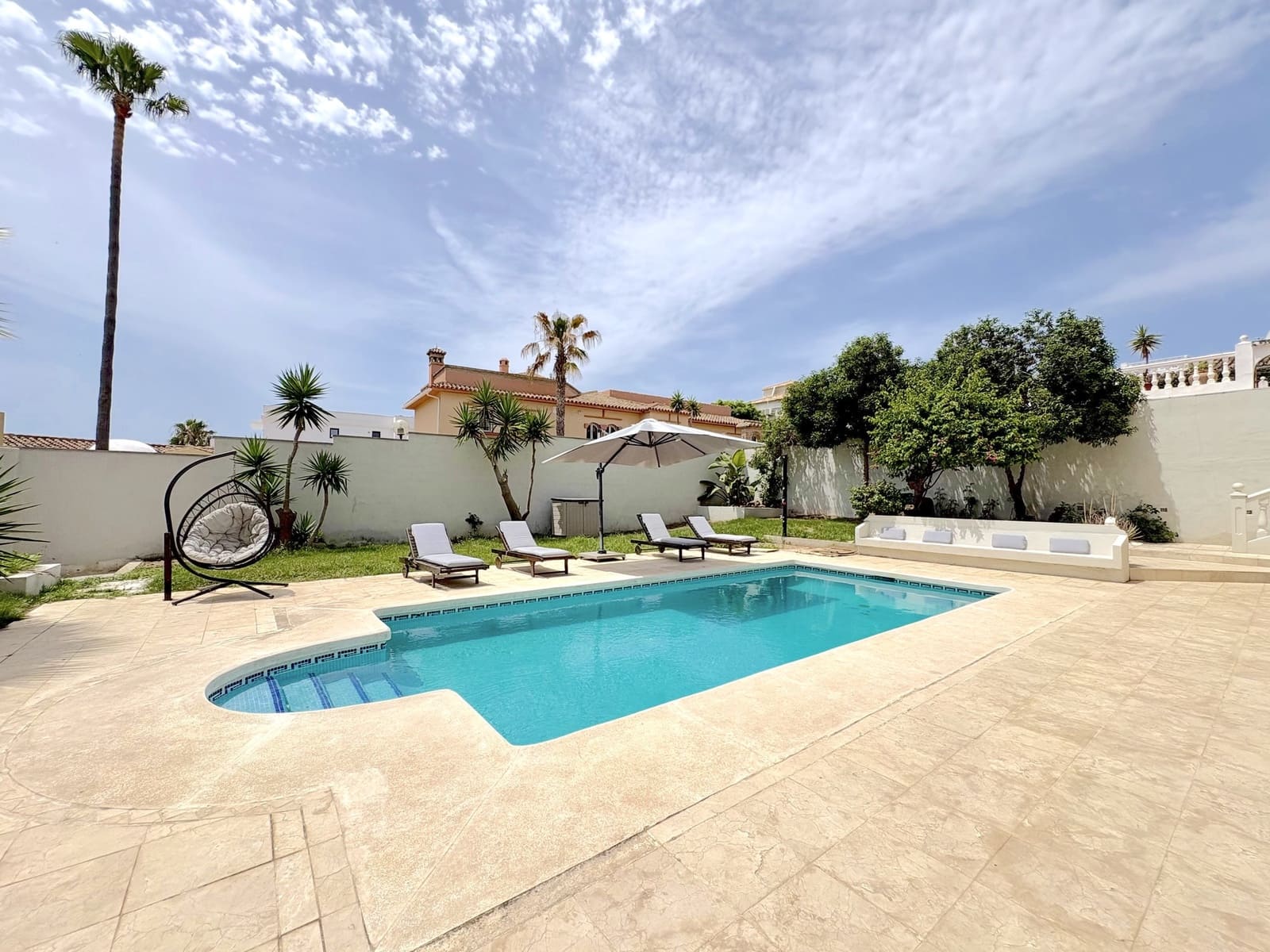 9 soverom Villa til salgs i Mijas Costa med svømmebasseng garasje - € 1 695 000 (Ref: 9924657)