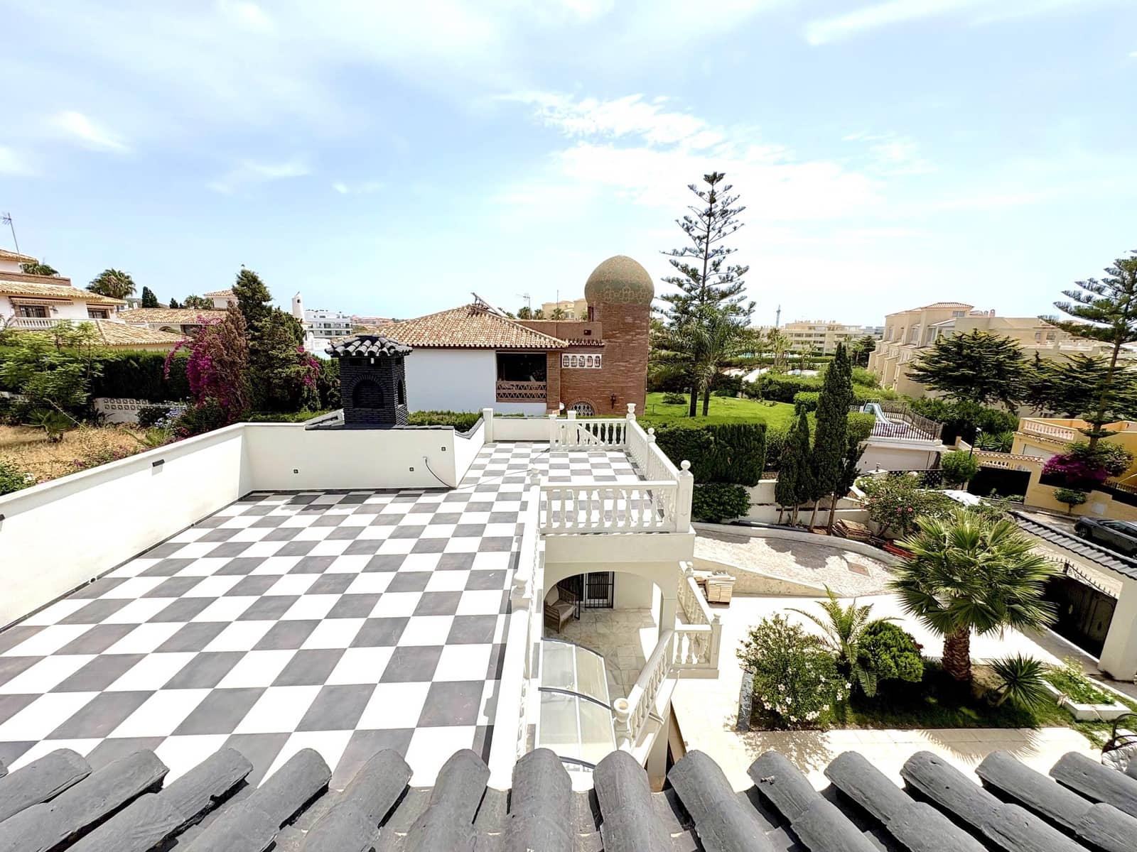9 soverom Villa til salgs i Mijas Costa med svømmebasseng garasje - € 1 695 000 (Ref: 9924657)