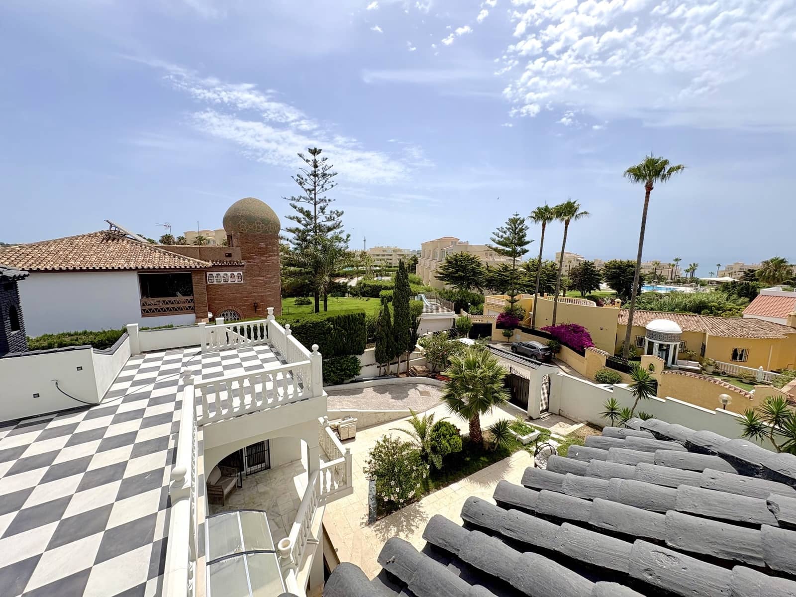 9 soverom Villa til salgs i Mijas Costa med svømmebasseng garasje - € 1 695 000 (Ref: 9924657)