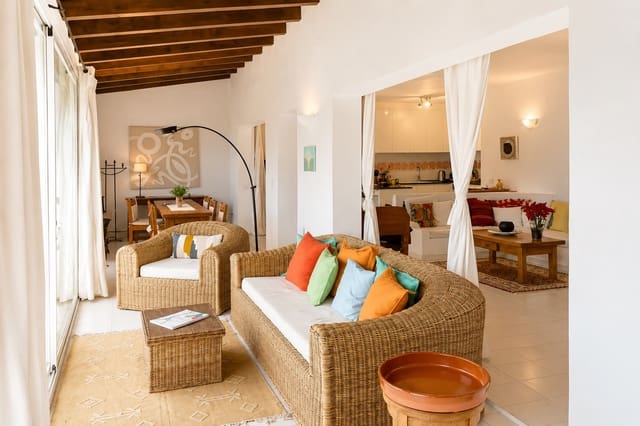 3 soveværelse Byhus til salg i Santa Eulalia / Santa Eularia med swimmingpool garage - € 1.850.000 (Ref: 9927500)