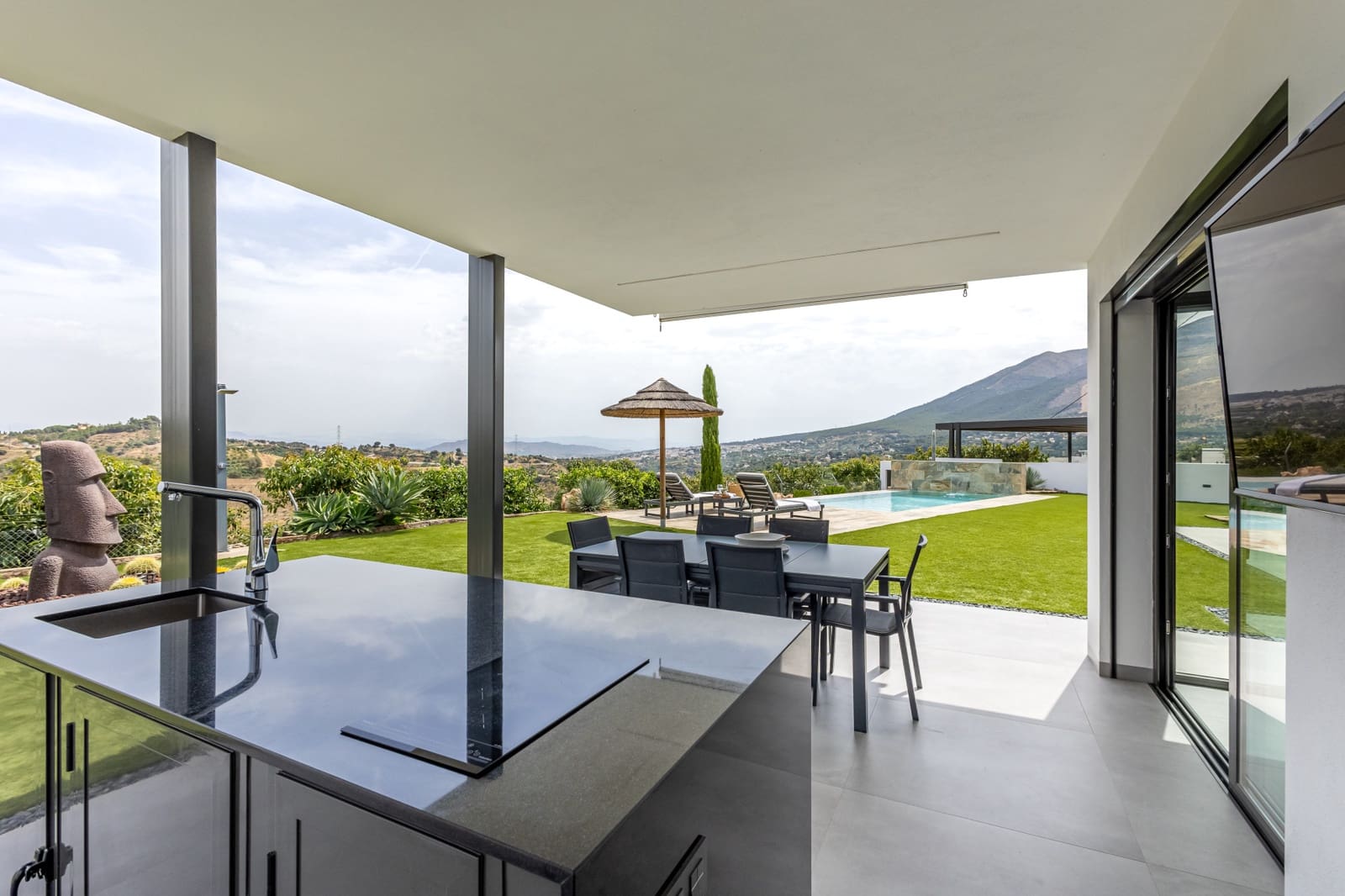 3 soveværelse Villa til salg i Alhaurin el Grande med swimmingpool garage - € 895.000 (Ref: 9934279)