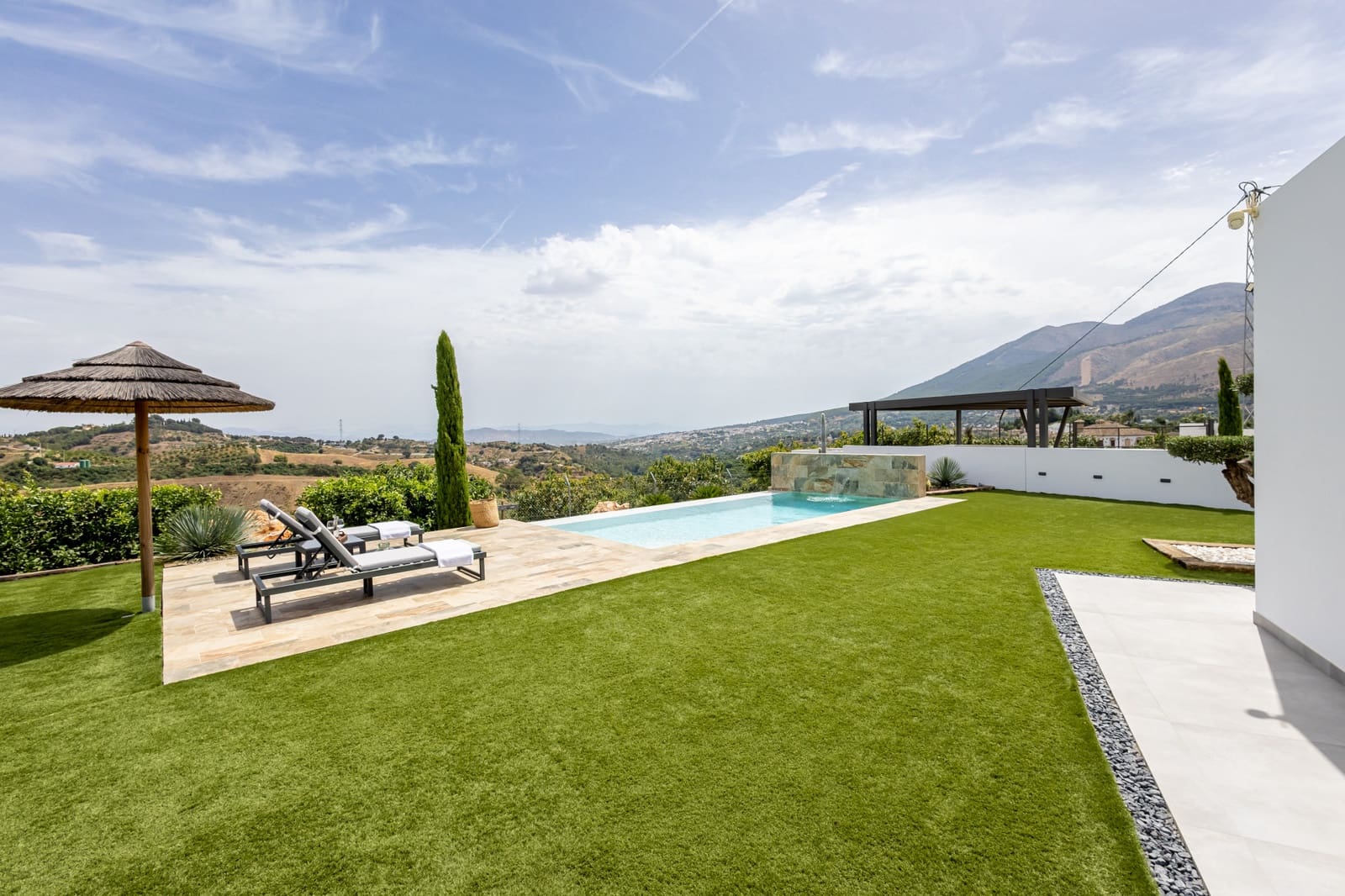 3 soveværelse Villa til salg i Alhaurin el Grande med swimmingpool garage - € 895.000 (Ref: 9934279)