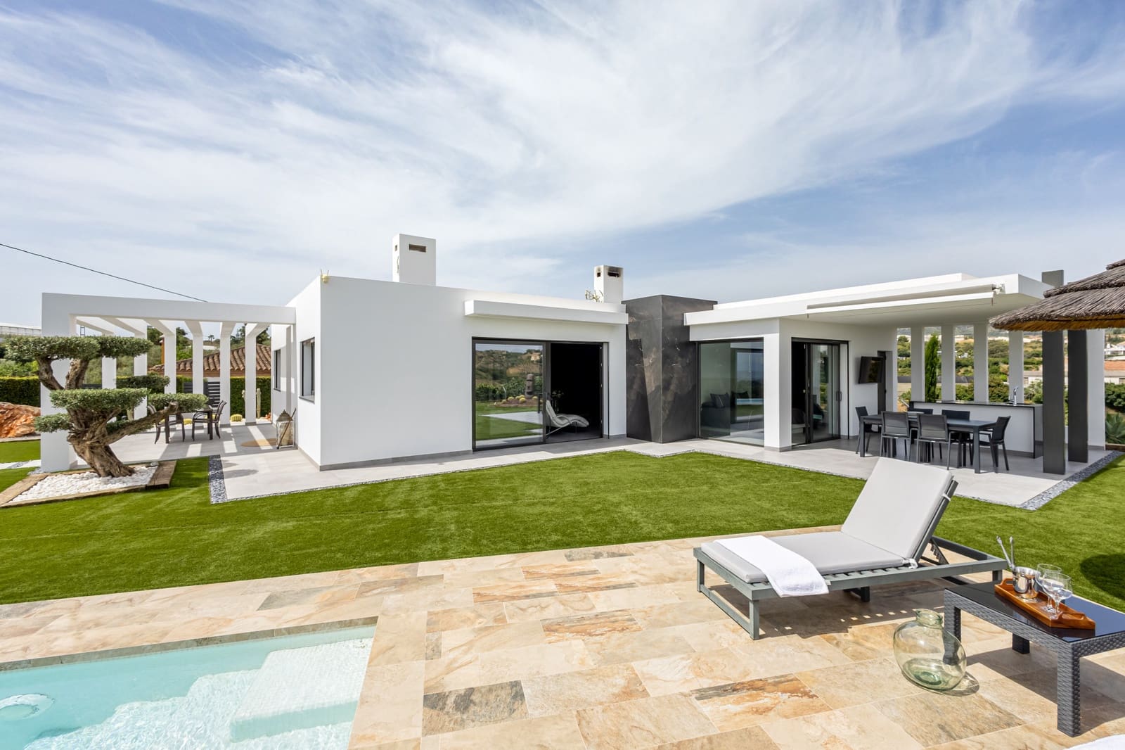 3 soveværelse Villa til salg i Alhaurin el Grande med swimmingpool garage - € 895.000 (Ref: 9934279)