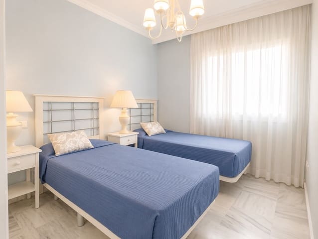 2 soverom Penthouse til salgs i Marbella med svømmebasseng garasje - € 525 000 (Ref: 9936461)