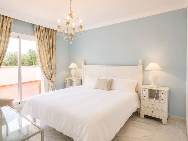 2 soverom Penthouse til salgs i Marbella med svømmebasseng garasje - € 525 000 (Ref: 9936461)