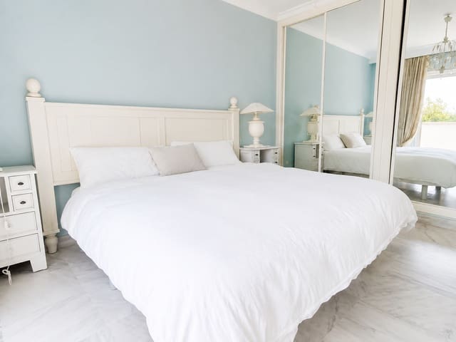 2 soverom Penthouse til salgs i Marbella med svømmebasseng garasje - € 525 000 (Ref: 9936461)