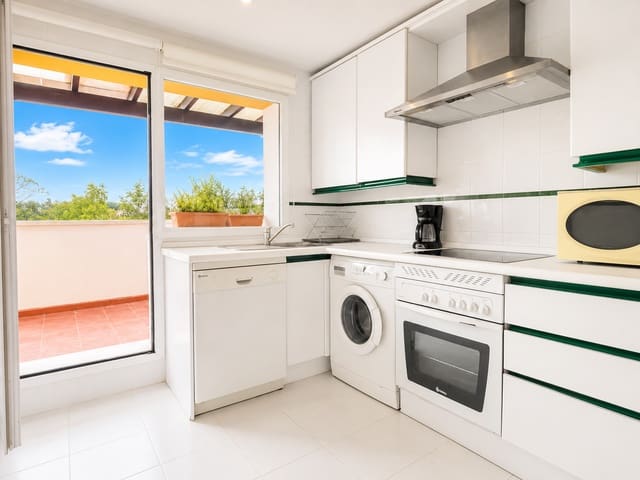 2 soverom Penthouse til salgs i Marbella med svømmebasseng garasje - € 525 000 (Ref: 9936461)
