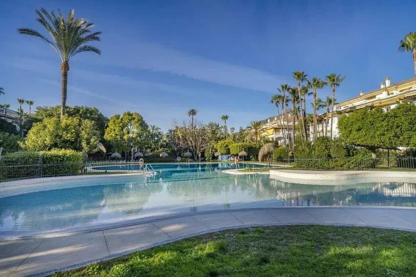 2 chambre Appartement à vendre à Marbella avec piscine garage - 515 000 € (Ref: 9940035)