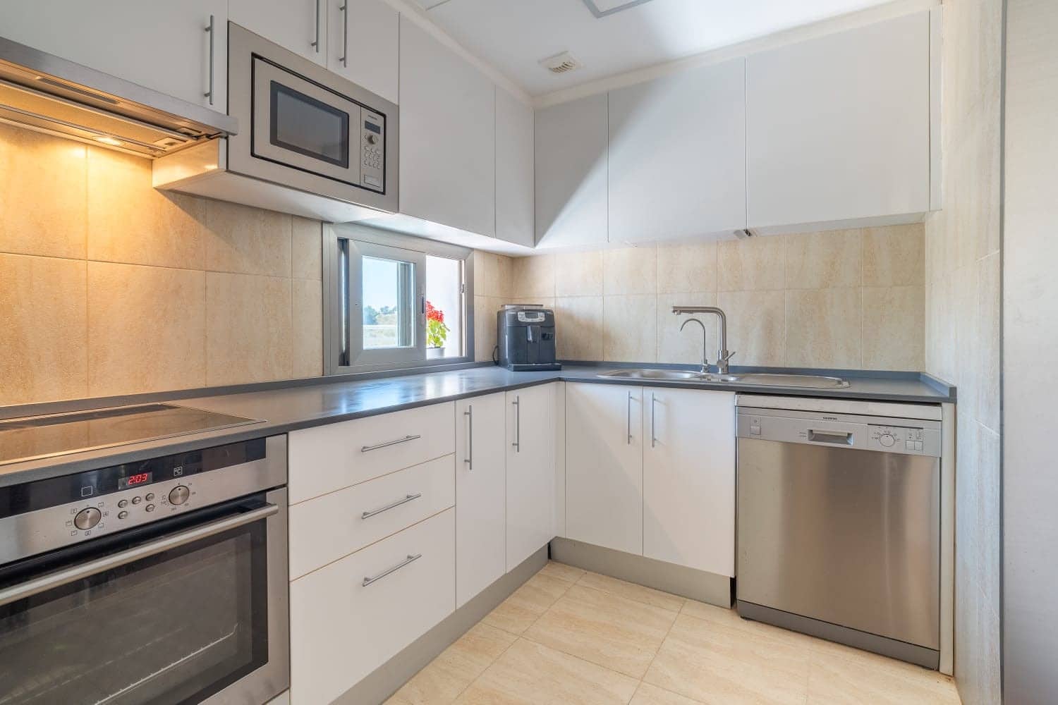 3 makuuhuone Kattohuoneisto myytävänä paikassa La Cala de Mijas mukana uima-altaan 
autotalli - 519 000 € (Ref: 9942587)