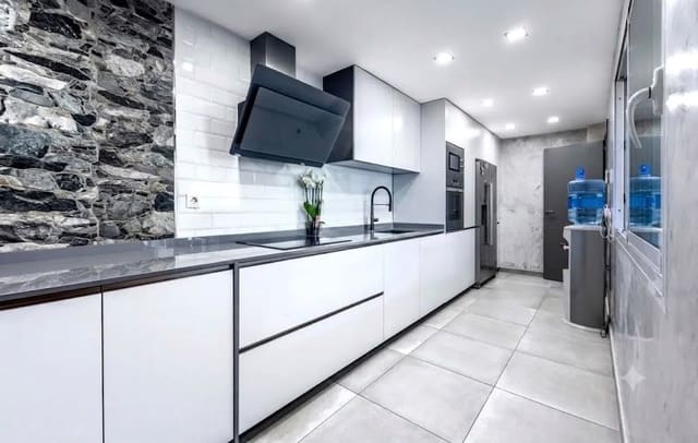 3 soveværelse Byhus til salg i Benalmádena med swimmingpool garage - € 649.000 (Ref: 9947983)