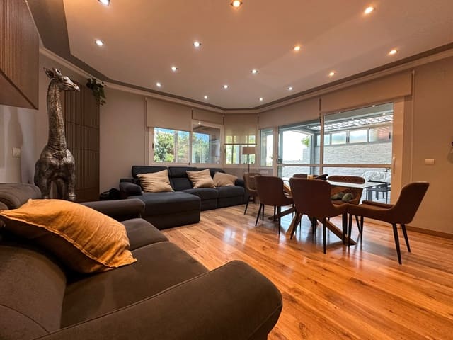 3 soveværelse Byhus til salg i Benalmádena med swimmingpool garage - € 649.000 (Ref: 9947983)