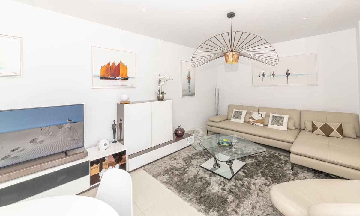 2 soverom Leilighet til salgs i Fuengirola med svømmebasseng garasje - € 567 000 (Ref: 9957654)