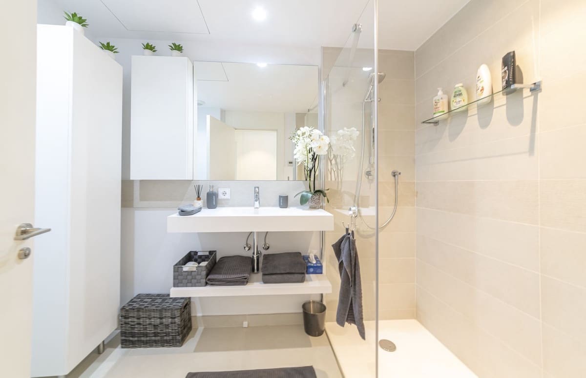 2 soverom Leilighet til salgs i Fuengirola med svømmebasseng garasje - € 567 000 (Ref: 9957654)