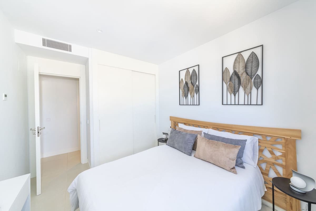 2 soverom Leilighet til salgs i Fuengirola med svømmebasseng garasje - € 567 000 (Ref: 9957654)