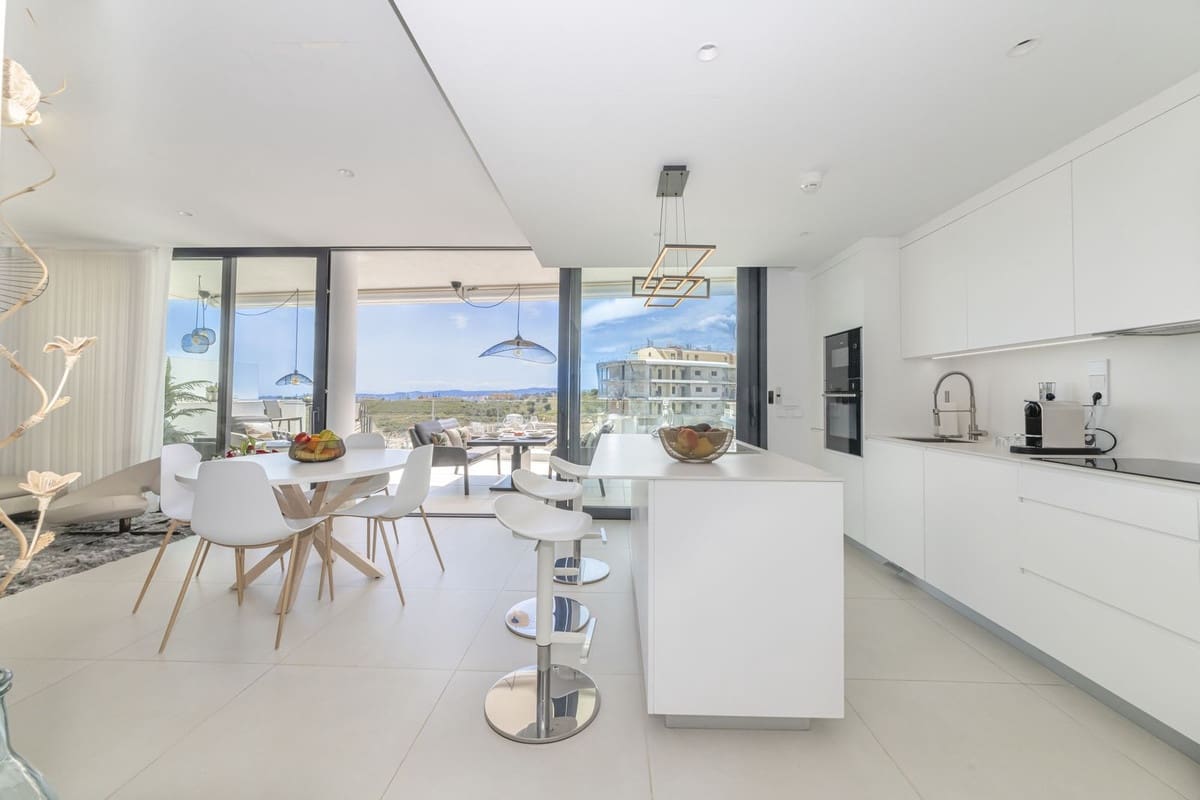 2 soverom Leilighet til salgs i Fuengirola med svømmebasseng garasje - € 567 000 (Ref: 9957654)