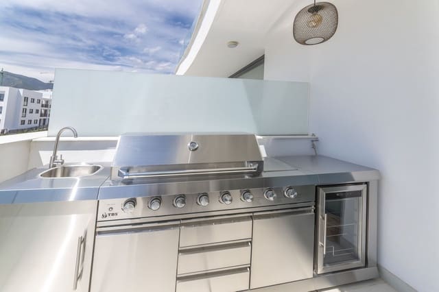2 soverom Leilighet til salgs i El Higuerón, Fuengirola med svømmebasseng garasje - € 567 000 (Ref: 9957654)
